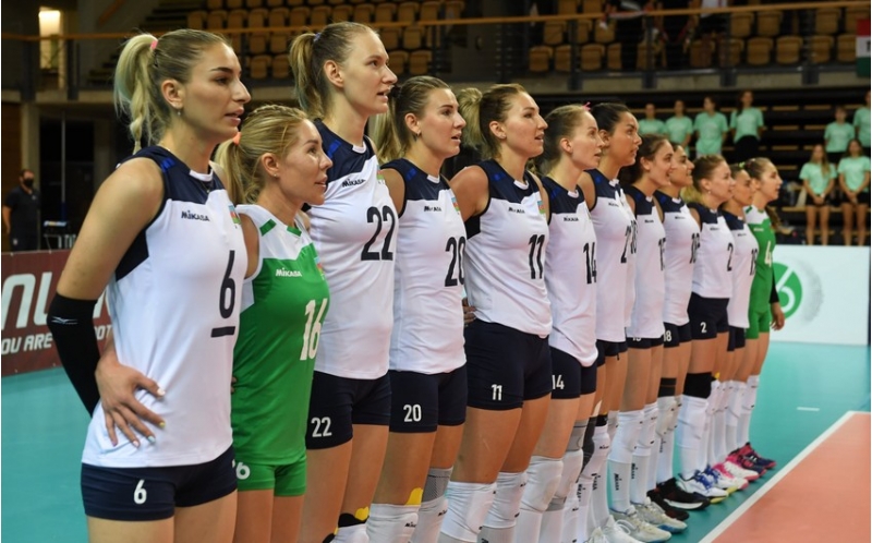 azerbaycanin-voleybol-millisi-macaristana-uduzub