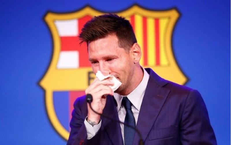 messi-vida-merasiminde-goz-yashlarini-saxlaya-bilmedi