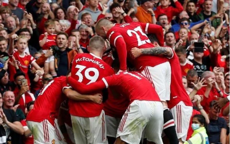 old-traffordda-futbol-bayrami