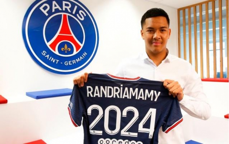 18-yashli-qapichi-psj-nin-esas-komandasinda