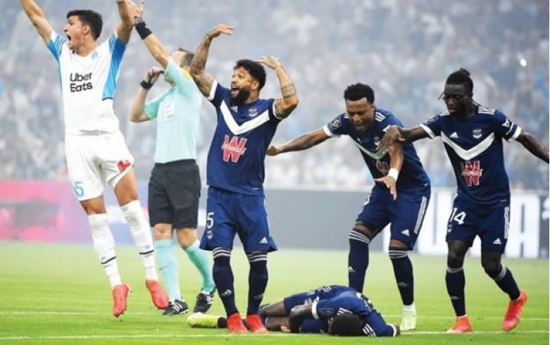 oyun-zamani-hushunu-itirib-yere-yixildi