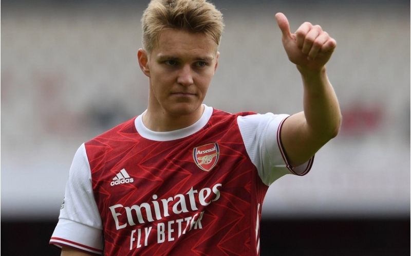 real-madridin-futbolchusu-arsenala-kechib