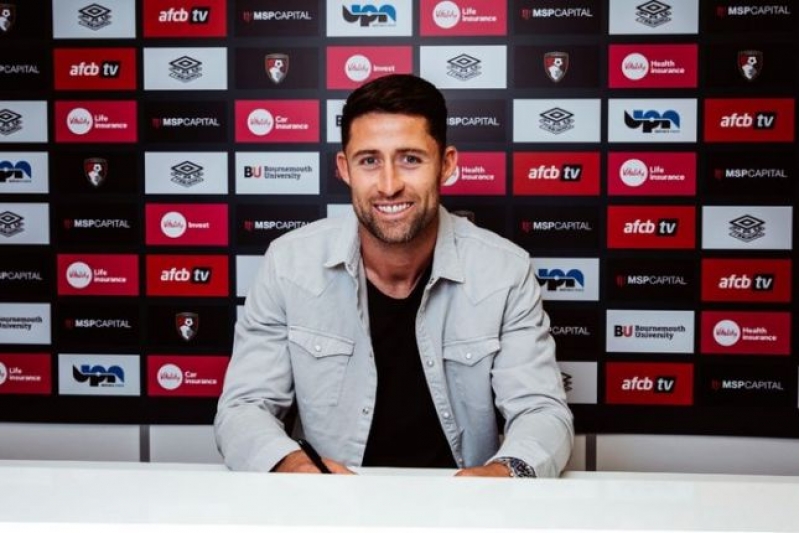 meshhur-kapitan-klubunu-deyishdi