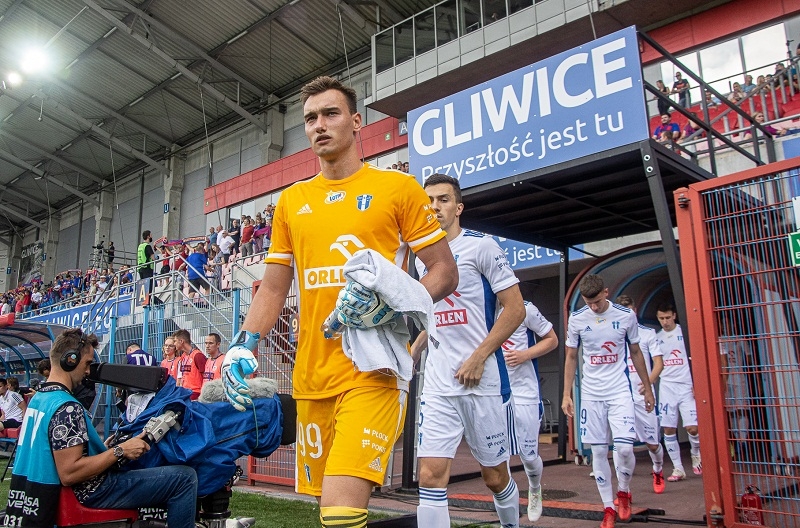 millimizin-uzvu-polshada-novbeti-oyuna-chixir