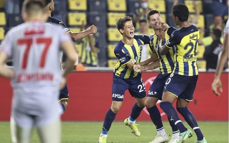 fenerbagcha-son-deqiqelerde-sevindi