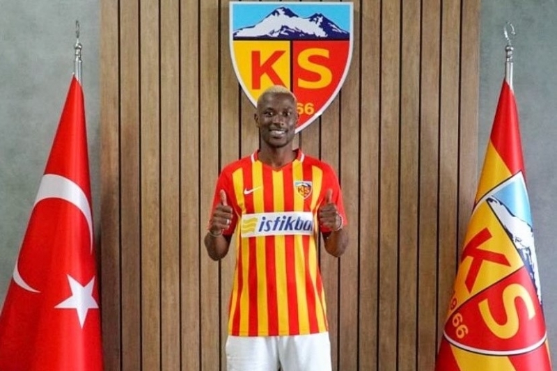 fenerbagcha-futbolchusunu-milyon-yarim-avroya-satdi