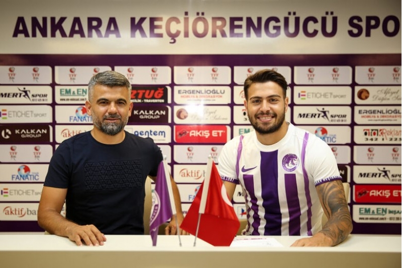 qalatasarayin-hucumchusu-futbolchumuzun-komandasinda