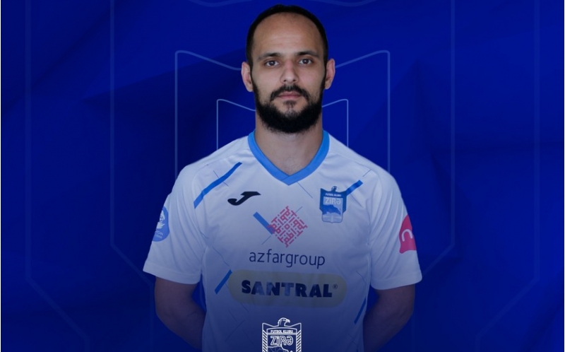 zire-yeni-futbolchu-ile-muqavile-imzalayib