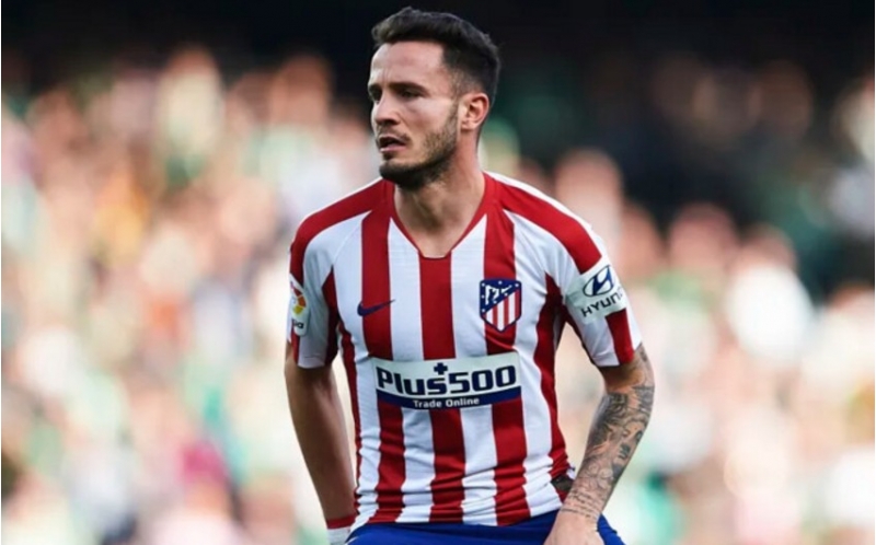 atletikonun-futbolchusu-chelsiye-kechib