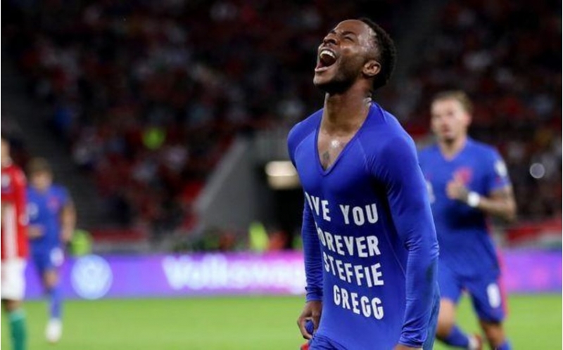 ingiltere-millisinin-iki-futbolchusu-iqrchi-tehqirlere-meruz-qalib