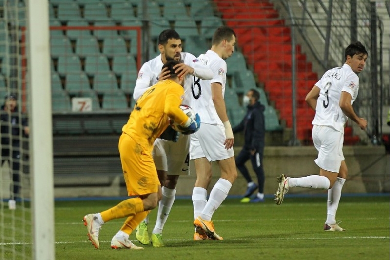 de-byazi-milliye-daha-bir-futbolchu-chagirdi