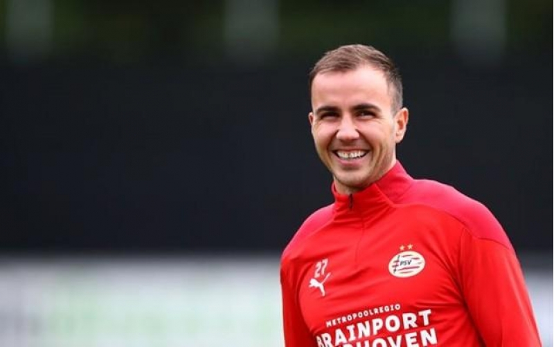 ulduz-futbolchu-uchun-yeni-muqavile