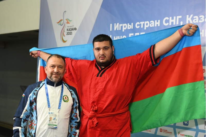 prezident-idmanchimiza-avtomobil-hediyye-edib