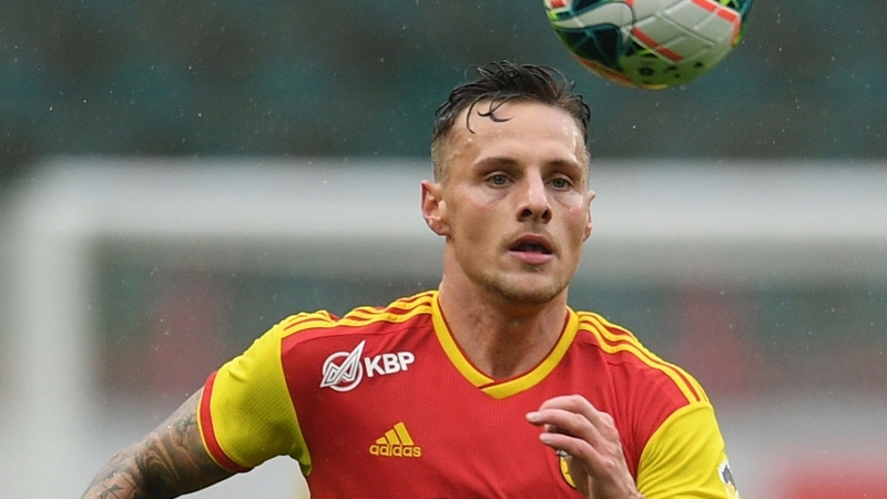 millide-oynamaq-uchun-1-milyon-avro-isteyen-futbolchu-kimdir