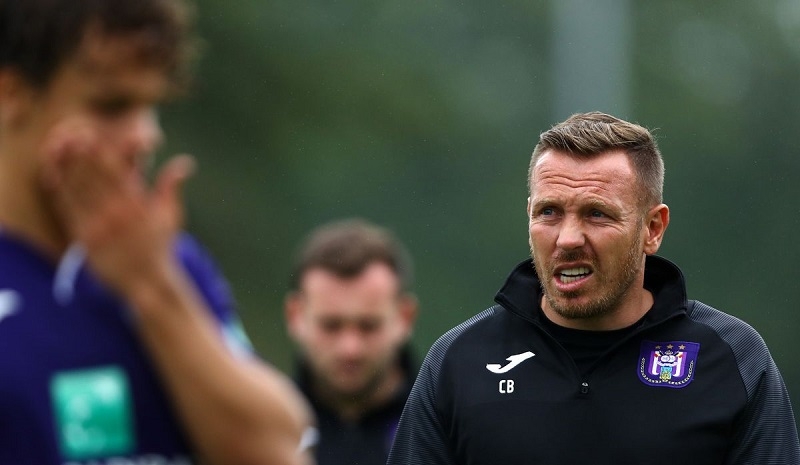 veteran-futbolchu-niye-ailesile-danisha-bilmir