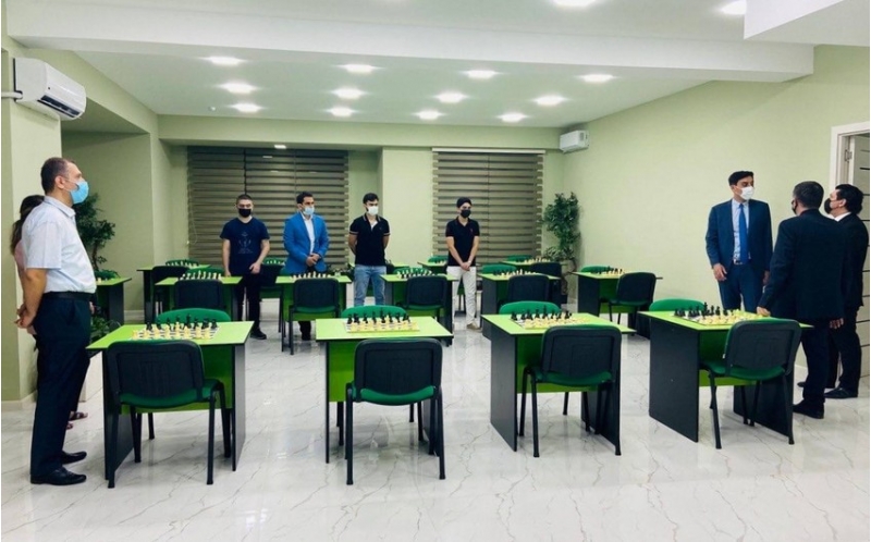 yeni-nazir-vuqar-heshimov-shahmat-akademiyasi-ile-tanish-olub