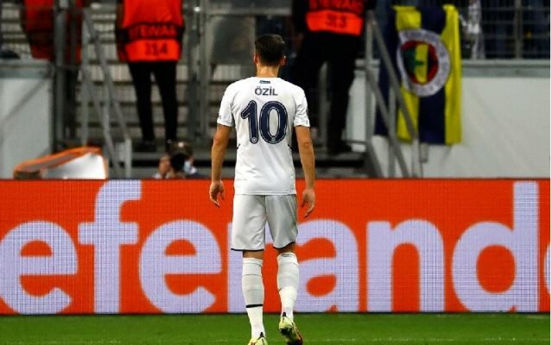 fenerbagchada-ozil-problemi