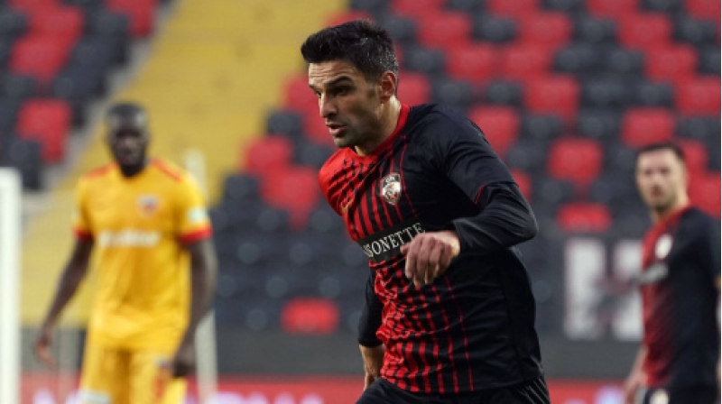 qol-vurdu-tarixe-dushdu