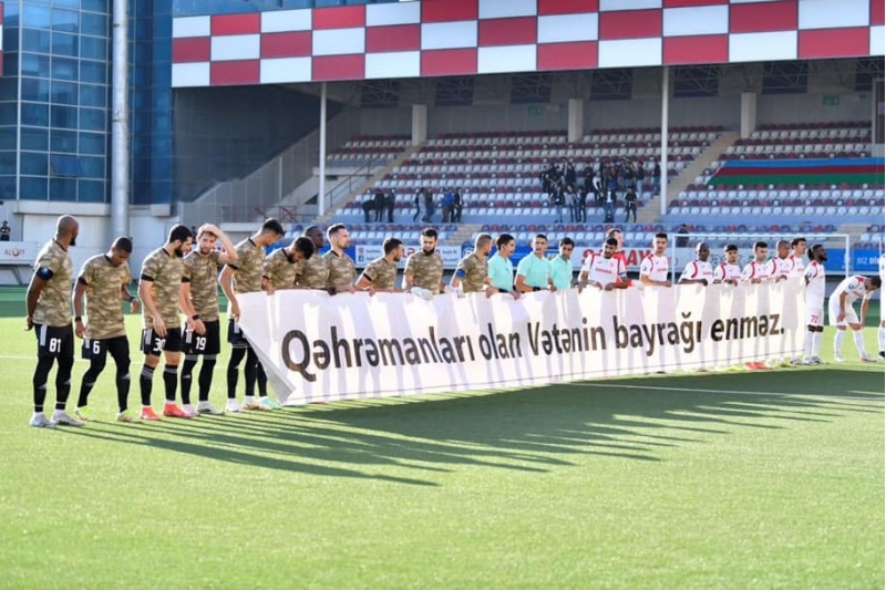 qarabag-meydana-herbi-geyimde-chixdi