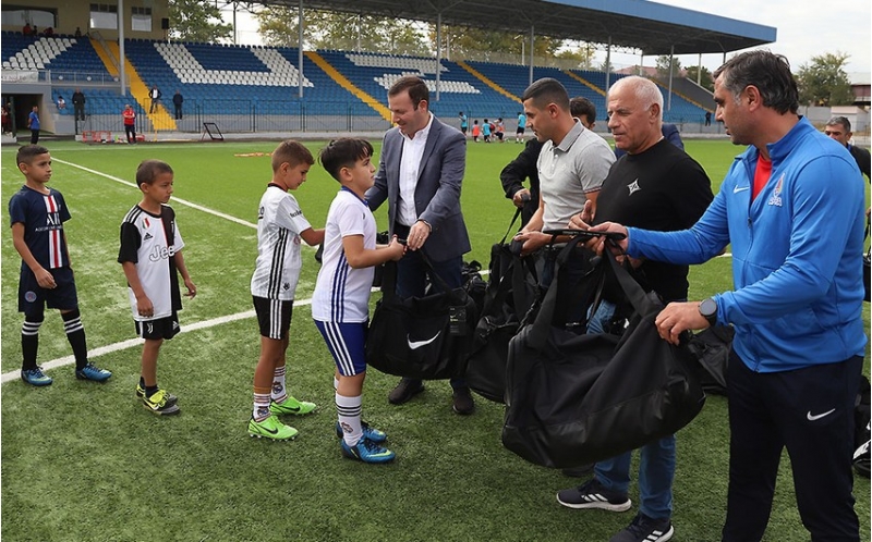 elxan-memmedov-turan-tovuzun-futbol-akademiyasinda-olub