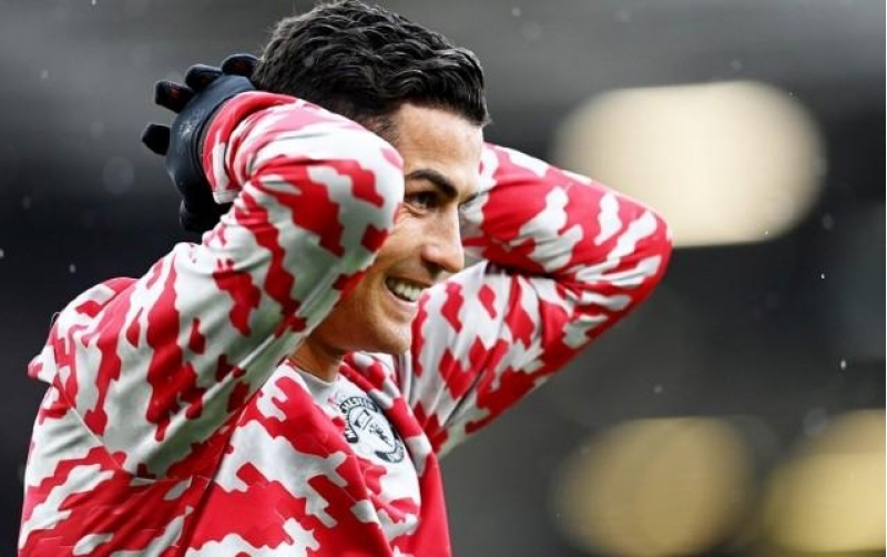 ronaldu-yalniz-qollari-dushunur