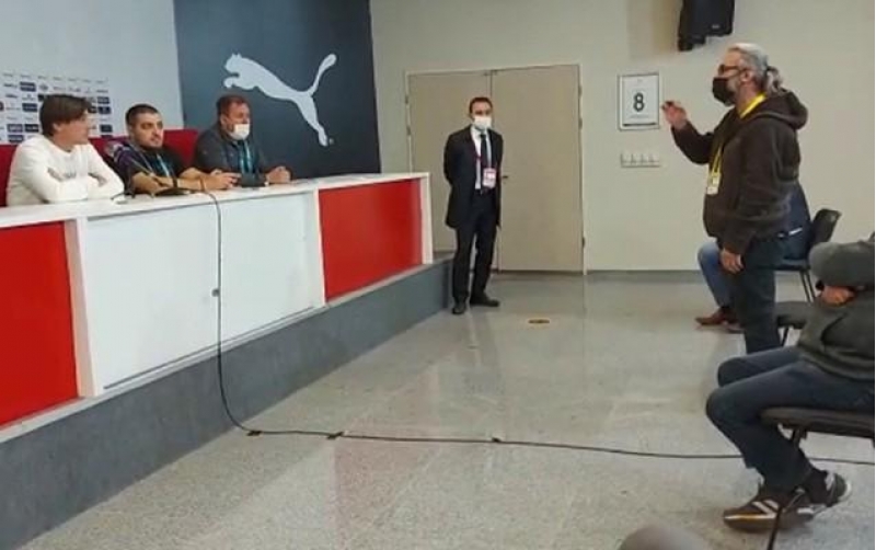 jurnalistler-metbuat-konfransini-boykot-etdiler