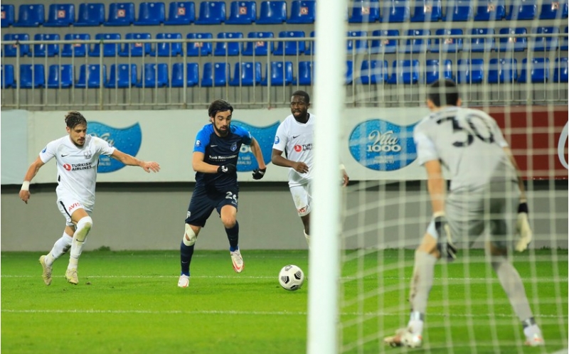 sabah-klubu-neftchi-ile-oyunda-qusurlara-yol-verib
