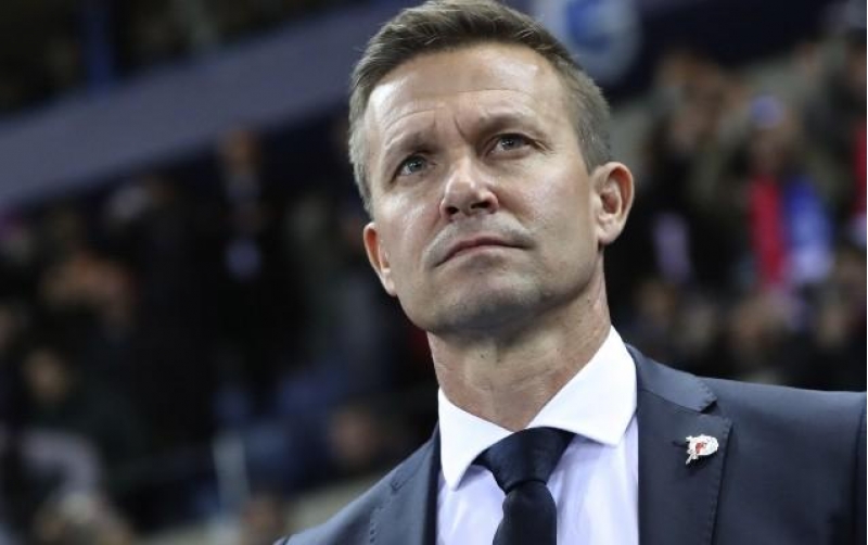 bundesliqa-klubu-bash-meshqchisini-istefaya-gonderdi-2