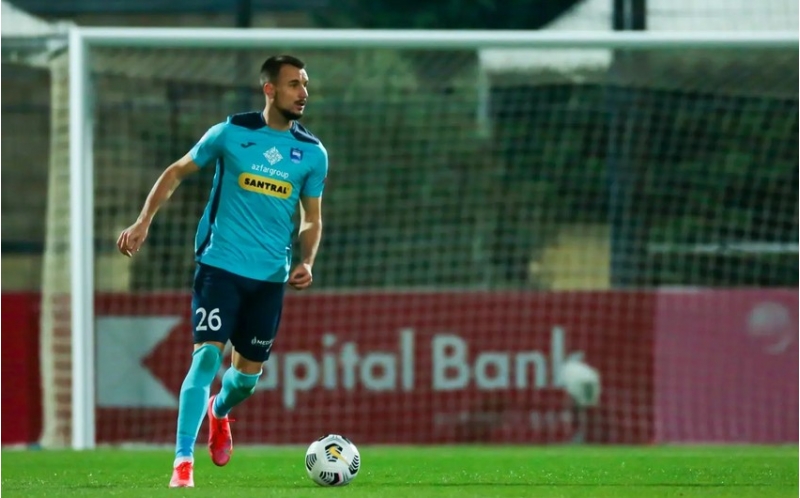 zirenin-futbolchusu-uzun-muddete-siradan-chixib