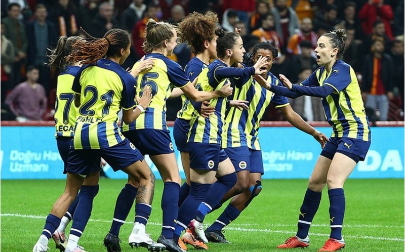 fenerbagcha-qalatasarayi-7-cavabsiz-qolla-meglub-edib