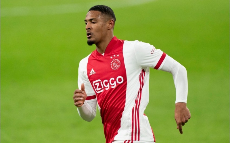 ayaksin-futbolchusu-ronaldunun-rekordunu-tekrarlayib