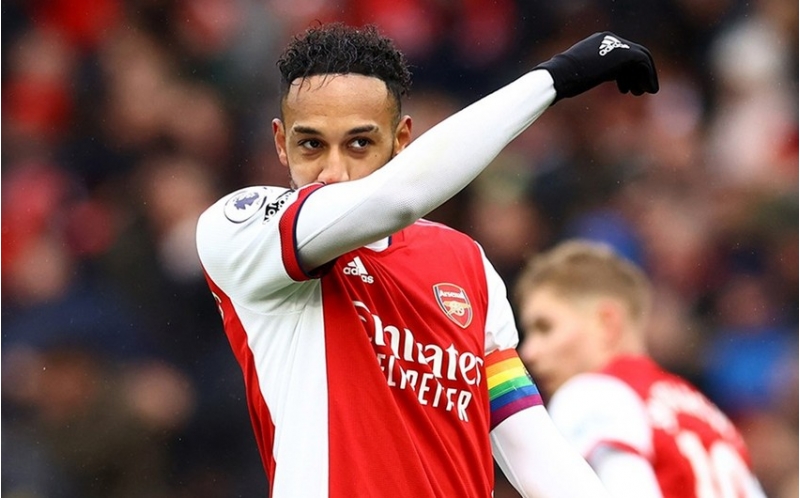 arsenalin-kapitani-esas-komandadan-kenarlashdirilib