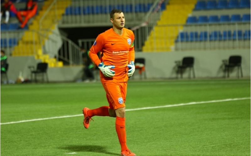 sabah-futbolchusu-ile-yollari-ayirdi-2