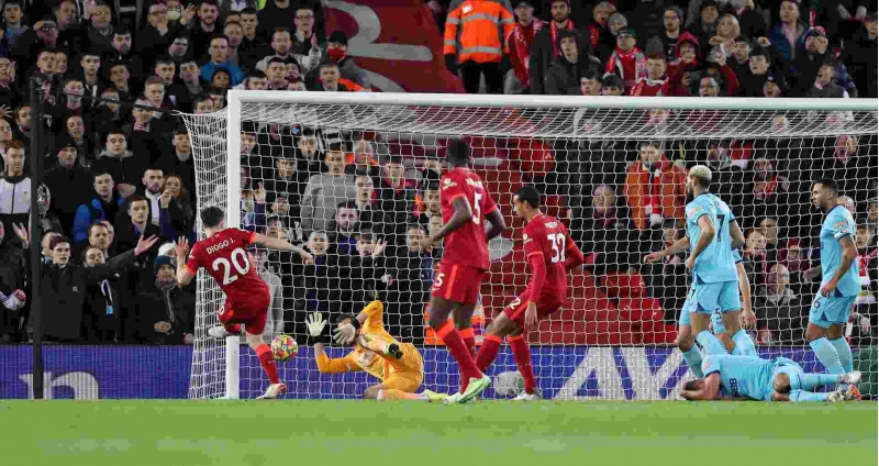 liverpulun-inamli-qelebesi-2