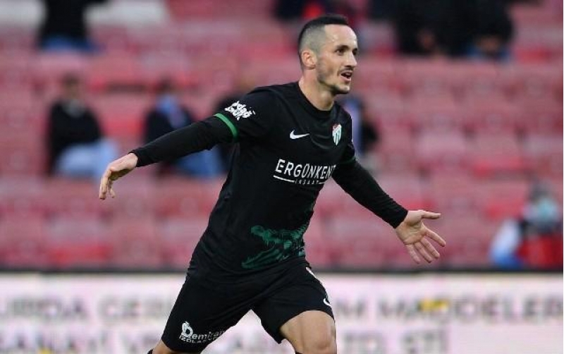 namik-bursasporun-en-yaxshilari-sirasinda