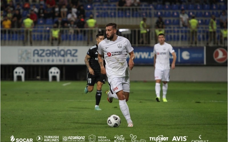 neftchi-fransali-yarimmudafiechi-ile-vidalashib