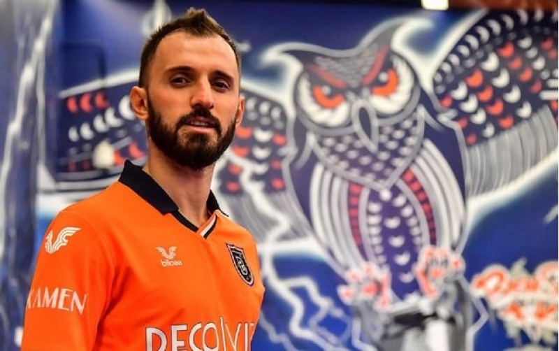 qalatasarayin-sabiq-futbolchusu-bashaksheherde