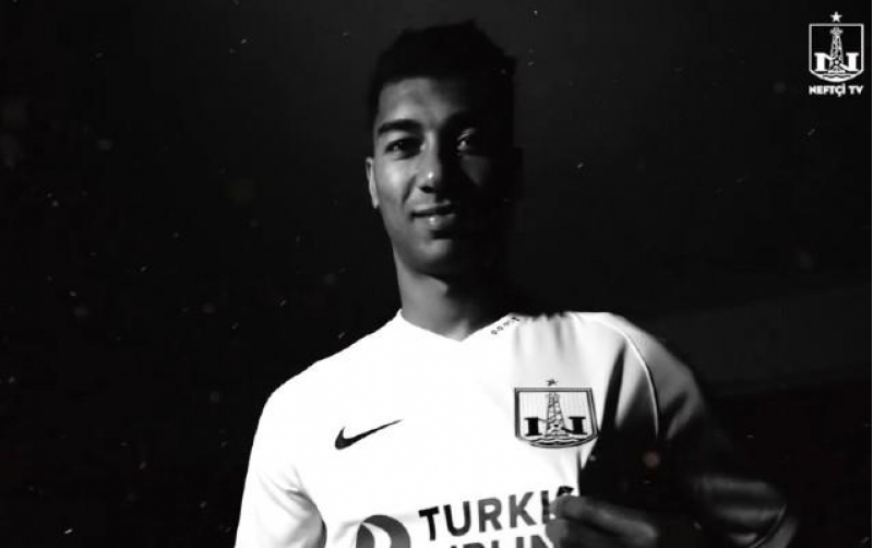 neftchi-yeni-futbolchusunu-teqdim-etdi