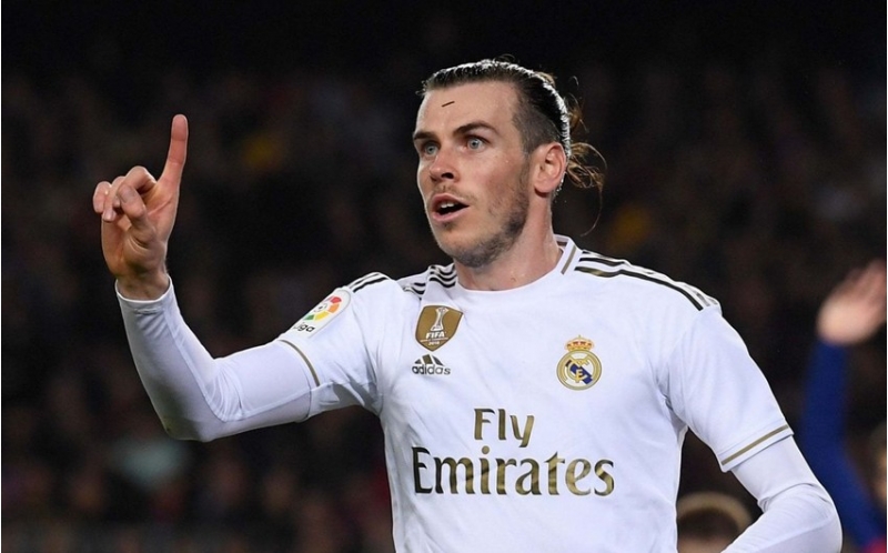 real-madridin-meshhur-futbolchusu-karyerasini-basha-vurur