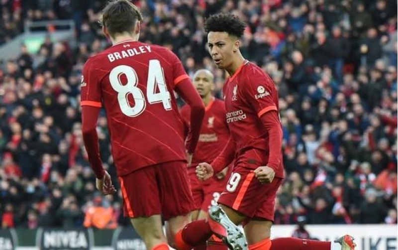 liverpul-4-qolla-merhele-adladi