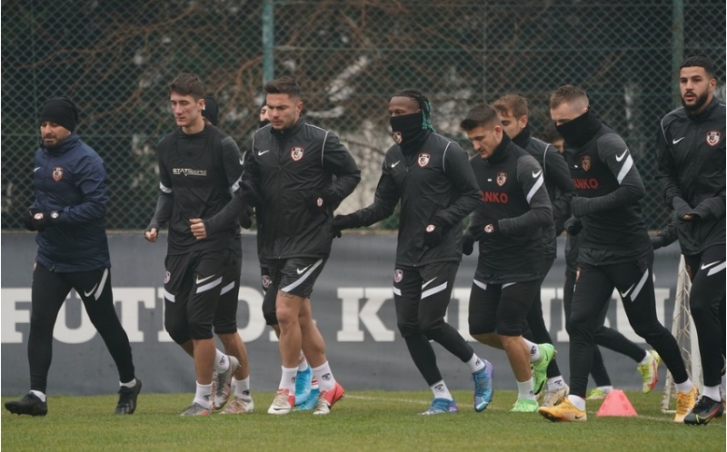 super-liqa-klubunda-kutlevi-yoluxma