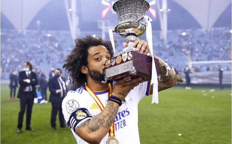 braziliyali-futbolchu-real-madridin-tarixine-dushub