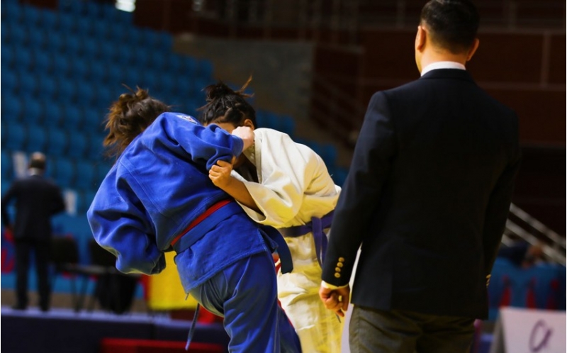 cudo-uzre-azerbaycan-birinciliyi-basha-chatib