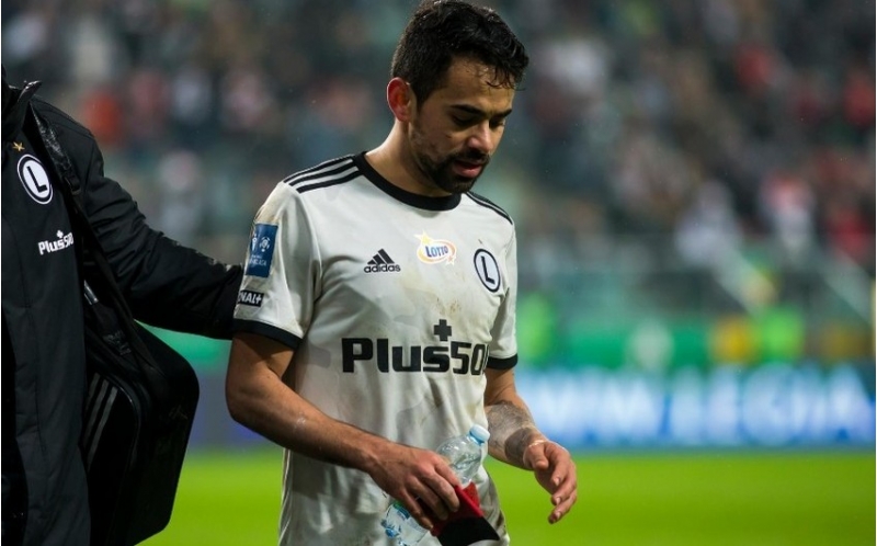legiyada-kapitanliq-sargisi-azarkeshlerin-doyduyu-futbolchuya-verilib