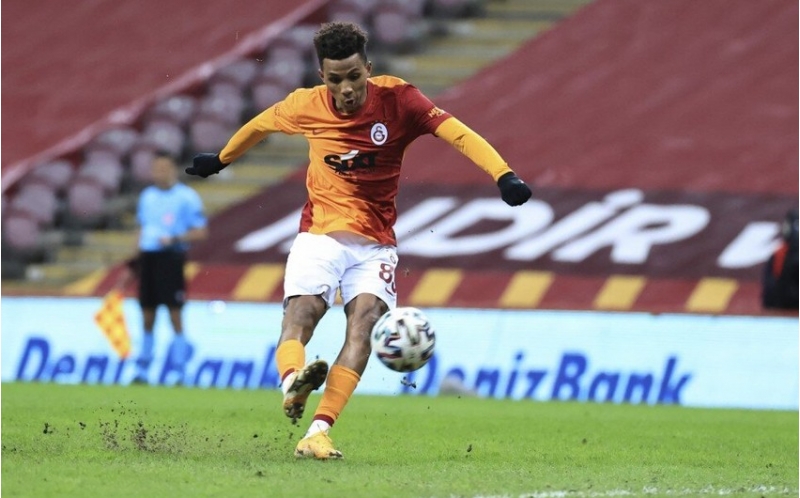 qalatasaray-portuqaliyali-sabiq-futbolchusunu-geri-qaytarib