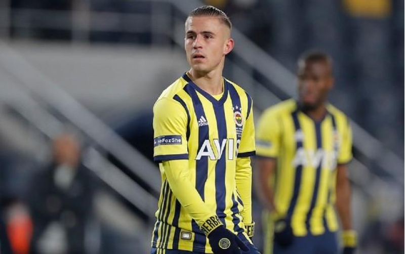 fenerbaxcha-6-futbolchusunu-gonderir