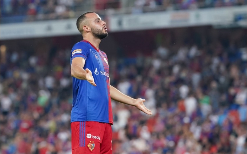 fiorentina-bazelin-hucumchusunu-transfer-edir