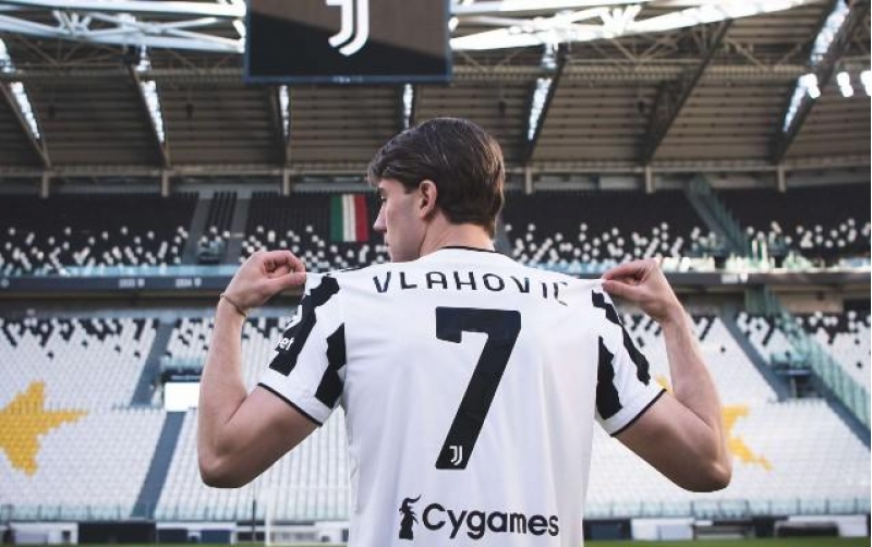 yeni-transfer-ronaldonun-nomresini-sechdi