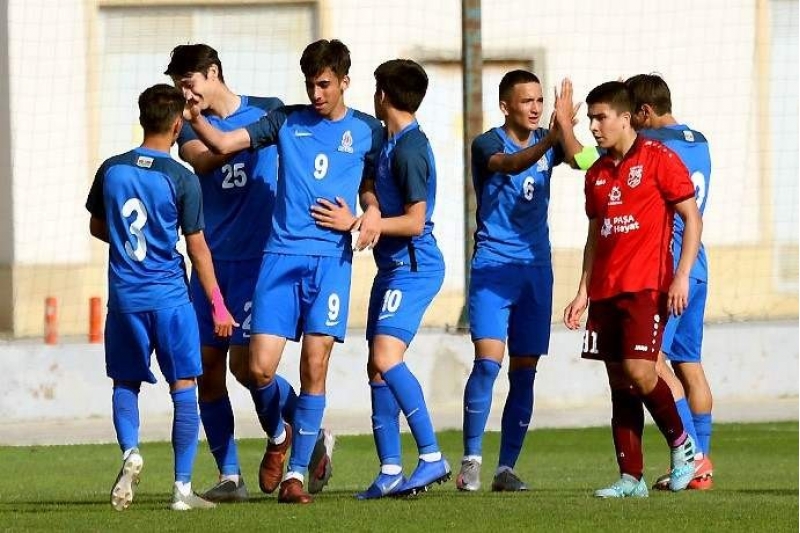 almaniya-klubunun-futbolchusu-millide