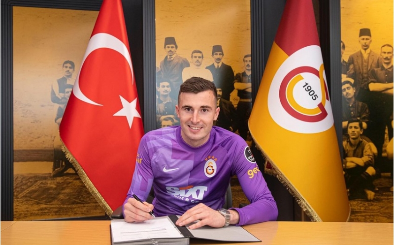 qalatasaray-barselonanin-qapichisini-icareye-goturub